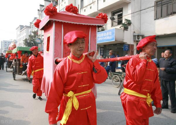 淺論哈薩克族婚禮中的消費文化觀