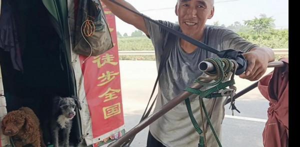 妻子患癌他一夜白頭，賣車賣房治病，和妻一起徒步400多天遊西藏