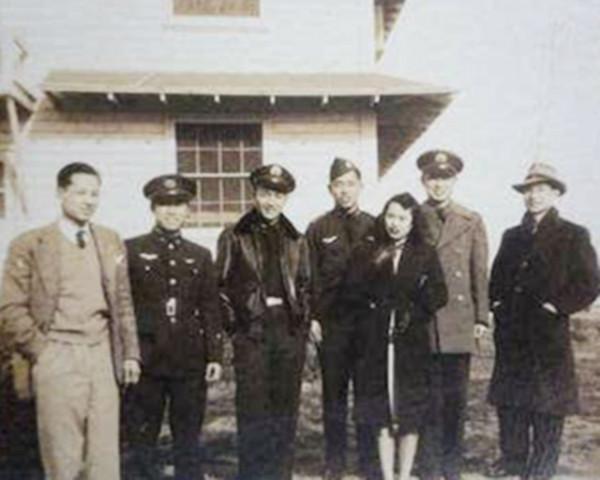 “民族英雄”高志航，30歲英勇犧牲，留下的校花妻子過得如何？