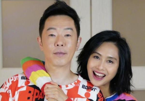 黃貫中與妻女分離4月，曬出遊舊影片難掩思念，女兒出鏡像極朱茵