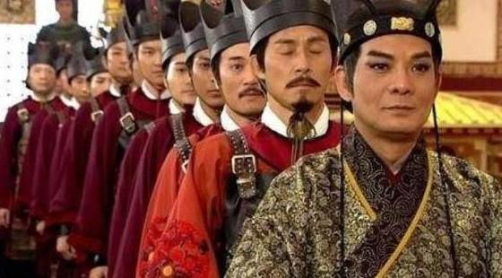 清朝官員下跪前,為什麼要拍兩下袖子?得知原因:難怪國力衰落 清朝官員下跪前,為什麼要拍兩下袖子?得知原因:難怪國力衰落