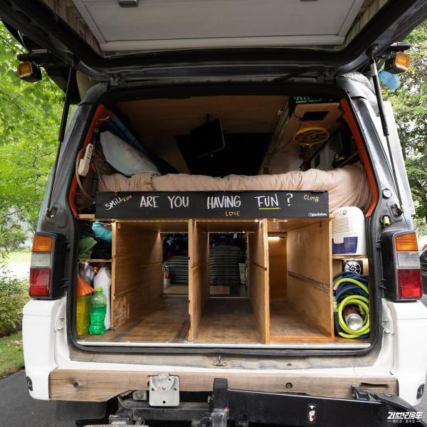 小夥買8手三菱得利卡改成房車！和女友過上了讓人羨慕的生活