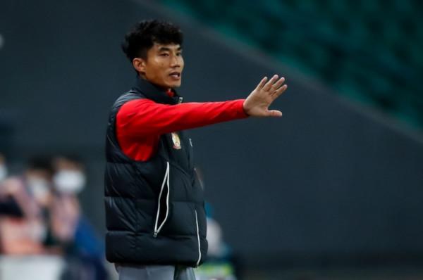 主教練來了！廣州隊執行主教練鄭智，掛帥後首次進入先發