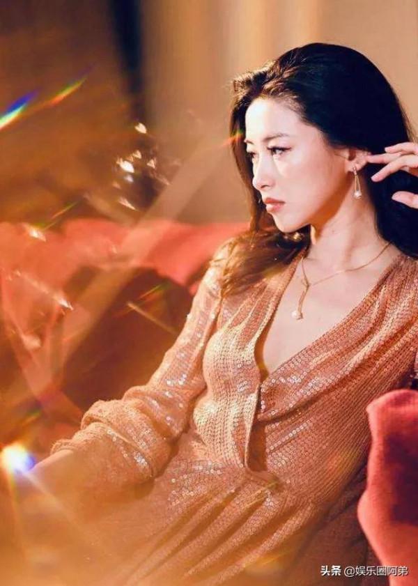 女星朱珠榮登百位全球最美面孔行列，這足以說明她足夠美麗