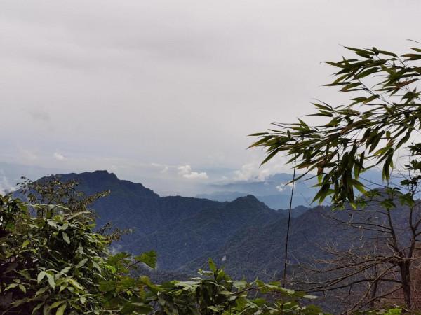 峨眉山徒步登山深度遊