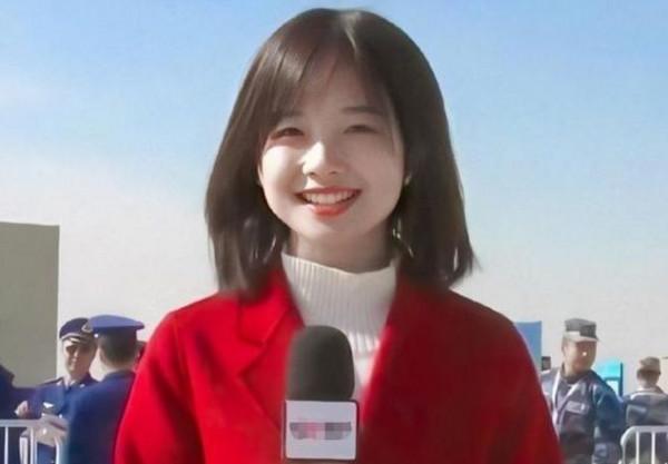 為啥要把央視記者王冰冰&OpenCurlyDoubleQuote;娛樂化&rdquo;，戴個眼鏡也能上熱搜？