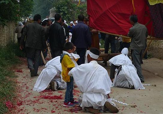 為何不能留死人衣物?越親近越要燒,並非迷信,有一定科學道理 為何不能留死人衣物?越親近越要燒,並非迷信,有一定科學道理