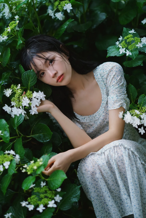 小長假VS婚禮季，這7套LOOK低調又美麗