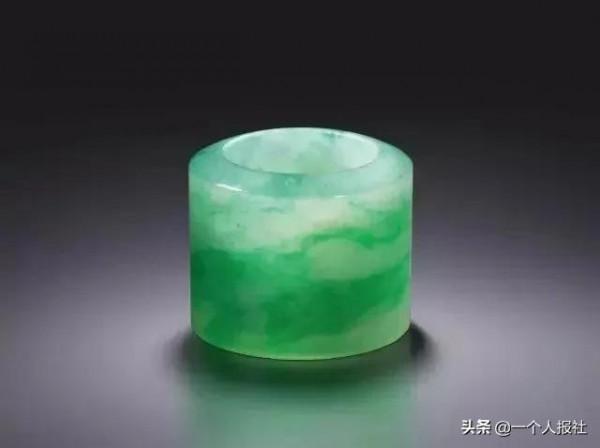 琳琅滿目的扳指