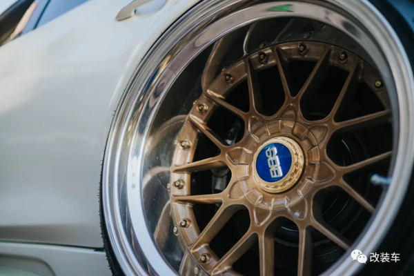 身中VIP劇毒的英菲尼迪Q50車主，即使吃白粥配榨菜也要堅持改裝