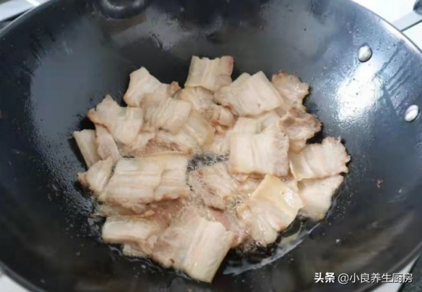 湖北人最愛的五花肉吃法,營養又美味,解饞開胃,全家人都誇讚 湖北人最愛的五花肉吃法,營養又美味,解饞開胃,全家人都誇讚