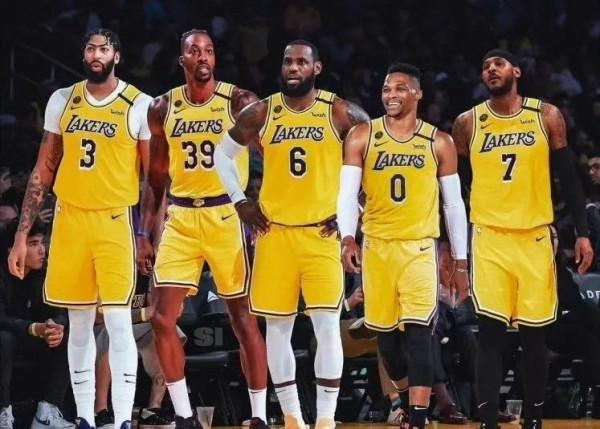 充會員？是為看詹姆斯帶著四個新秀大戰杜蘭特領著四個替補末席？