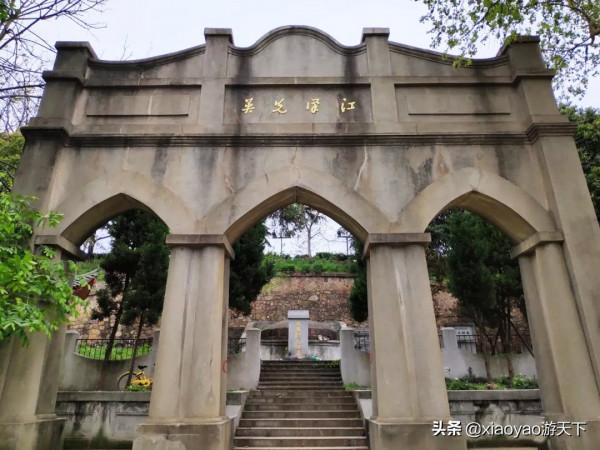 黃鶴樓旁的陳友諒墓,武漢市區唯一一座皇帝陵墓 黃鶴樓旁的陳友諒墓,武漢市區唯一一座皇帝陵墓