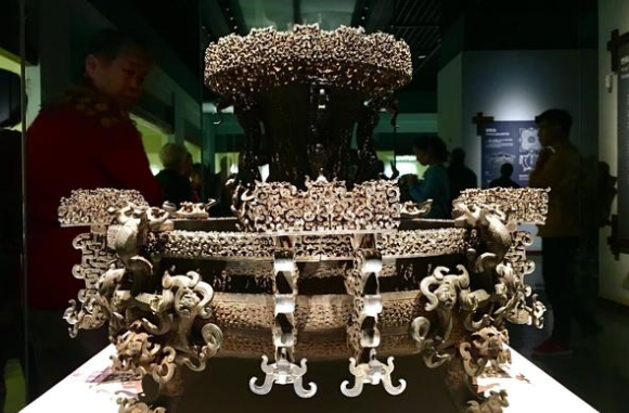 鄂北墓葬被水淹沒,水面浮出21口棺材,墓中文物卻無法複製 鄂北墓葬被水淹沒,水面浮出21口棺材,墓中文物卻無法複製