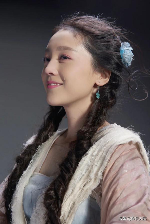 別再迷信張叔平了！這四位新造型師有靈氣有想法，關鍵作品還亮眼