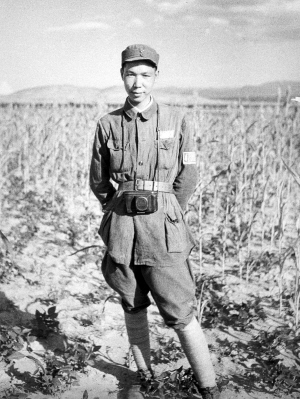 毛主席和兩個小八路，聊天時被攝影師抓拍，聊天內容47年後才披露