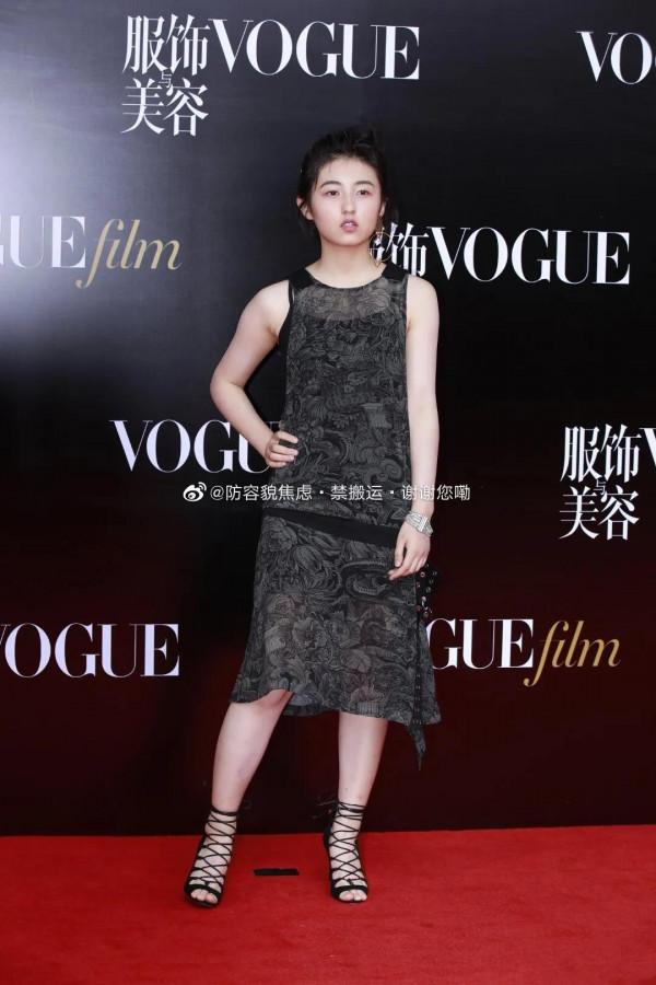 張子楓一襲長裙仙氣飄飄，再也不是“紅毯殺手”了