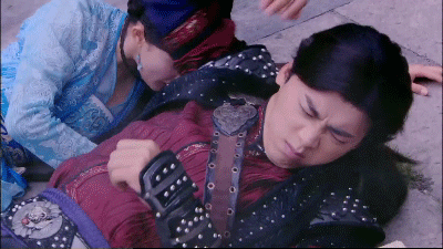 抱歉我笑了！影視劇中的吐血戲，有人像裝了噴泉，有人像在放煙花