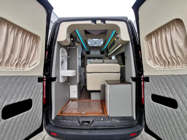 打工人也想玩房車？匠心房車斜升頂新全順：沒問題