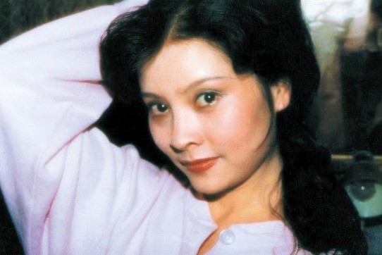 馮遠征：娶大8歲梁丹妮，婚後寵妻28年，如今年過半百滿是遺憾