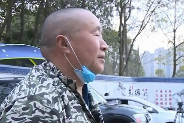 他要16歲兒子叩三個響頭才給學費，兒子有出息後，他才知自己錯了