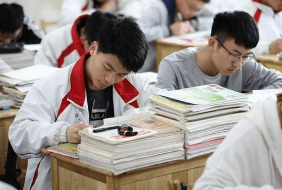 &OpenCurlyDoubleQuote;雙減&rdquo;政策實施後，公立與私立學校差距顯現，部分家長表示後悔