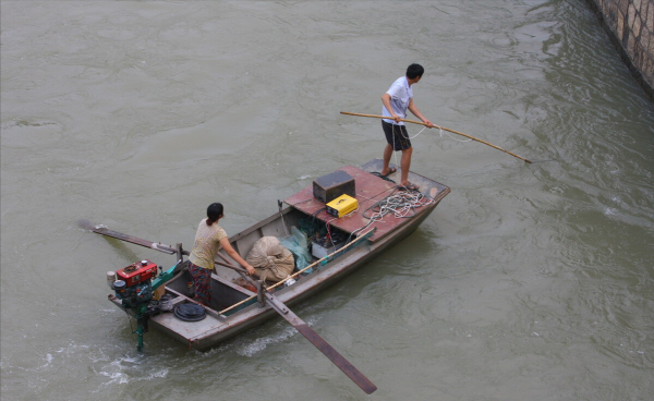 梅山水庫蓄水60年,絕戶網屢禁不止,“偷魚”的代價有多大? 梅山水庫蓄水60年,絕戶網屢禁不止,“偷魚”的代價有多大?