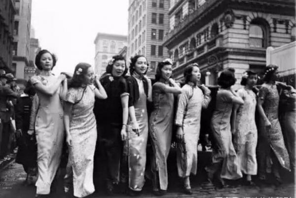 1979年鄧小平訪美，一老太找到他：這有封毛澤東42年前寫給你的信