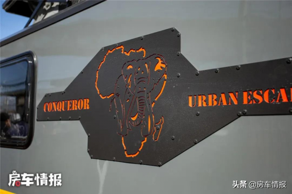 10.8萬的越野房車,能洗澡做飯適合2大1小,開門方式像戰車 10.8萬的越野房車,能洗澡做飯適合2大1小,開門方式像戰車