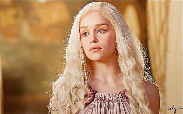 《權遊》中為藝術獻身的龍媽丹妮莉絲，還出演過哪些經典作品