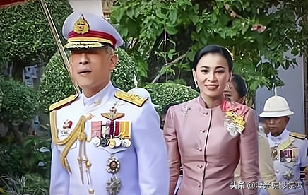 泰王為蘇提達破例，行宮立起御畫像花臺，王后權力擴大