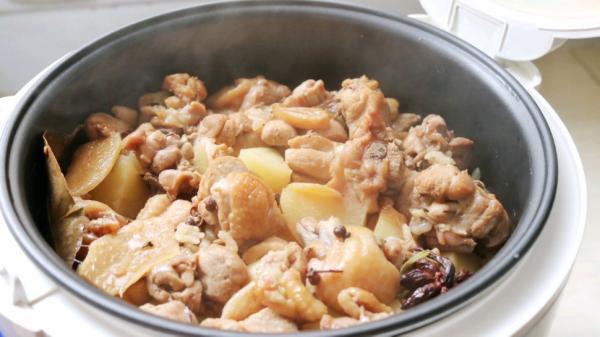 秋天，一定要試試土豆雞腿燜飯，簡單零難度，妥妥的下飯神器