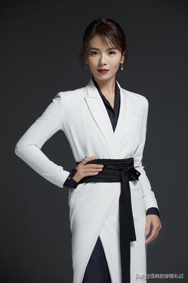 女人過了50歲,出門少穿這3種“裝嫩色”,顯胖俗氣還掉價 女人過了50歲,出門少穿這3種“裝嫩色”,顯胖俗氣還掉價