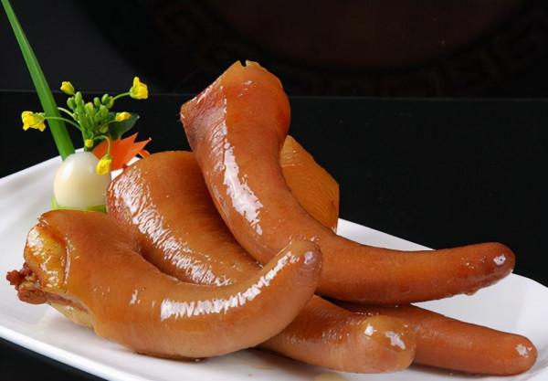 為何現在的豬尾巴又粗又短，小時候卻又長又細？這些年發生了什麼