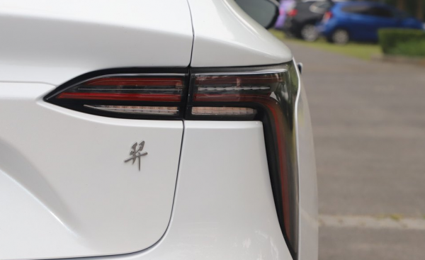 雷諾攜手江鈴集團，旗下首款車型官圖曝光，尾燈為畫龍點睛之筆