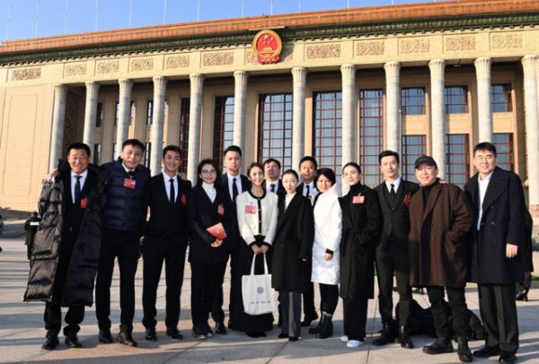 文代會圓滿閉幕，王凱瀟灑似檢察官，沈騰小動作不斷惹人發笑