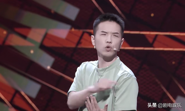 《脫口秀大會》豆豆，表演被評油膩、做作，博眼球，“長相劣勢”