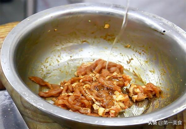 飯店的豆角炒肉絲為啥好吃，廚師長告訴你訣竅，肉絲滑嫩豆角嫩綠