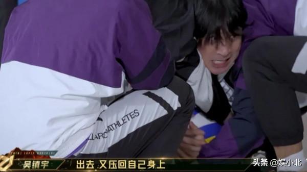 半夜笑到捶床,這群哥哥怎麼都變成了“喜劇人”? 半夜笑到捶床,這群哥哥怎麼都變成了“喜劇人”?