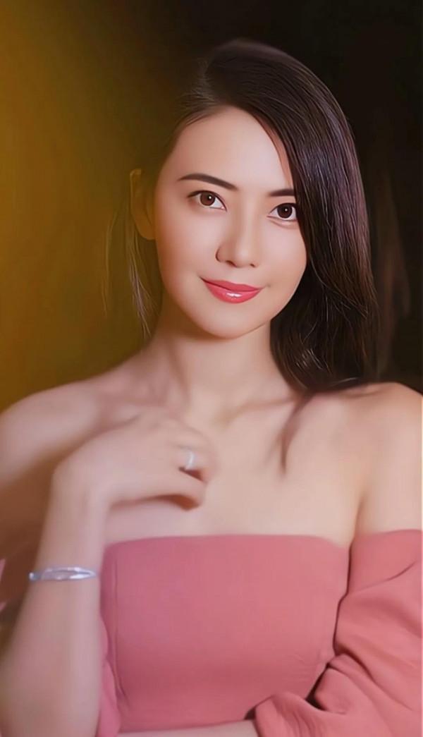 不愧為“國民女神”，在高畫質鏡頭下展現了不一般的高圓圓