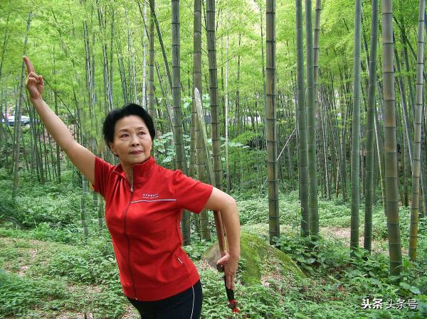 70歲阿婆被45歲住家男保姆求婚，阿婆：我還沒老糊塗，請走人