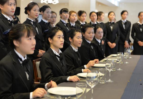 985名校畢業,連續三年考不上公務員,大學白唸了,愧對父母 985名校畢業,連續三年考不上公務員,大學白唸了,愧對父母