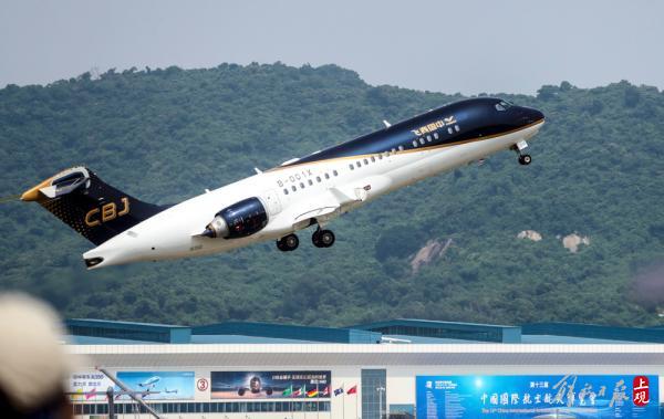 國產軍用無人機掛彈表演、殲20雙髮尾焰格外搶眼……中國航展現場大圖來啦