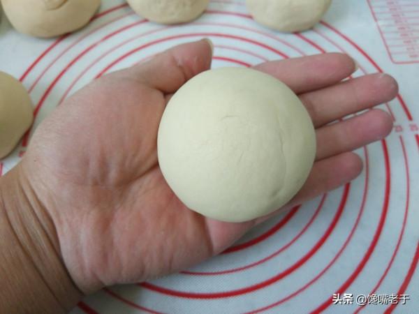 蒸饅頭和包子，切記要“三次醒發”，不然出鍋後死皮、塌陷還難吃