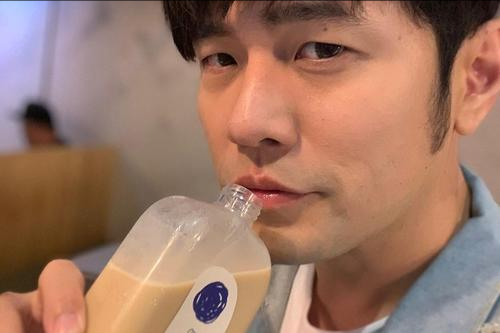 空氣裡有酵母？九億少女的夢變油膩，頂流鹿晗都難逃發福