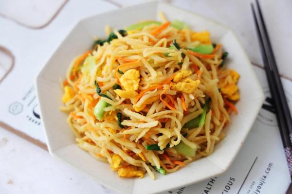 伏天,我家最愛的土豆吃法,炒一大鍋,蔬菜主食都有,好吃又省事 伏天,我家最愛的土豆吃法,炒一大鍋,蔬菜主食都有,好吃又省事