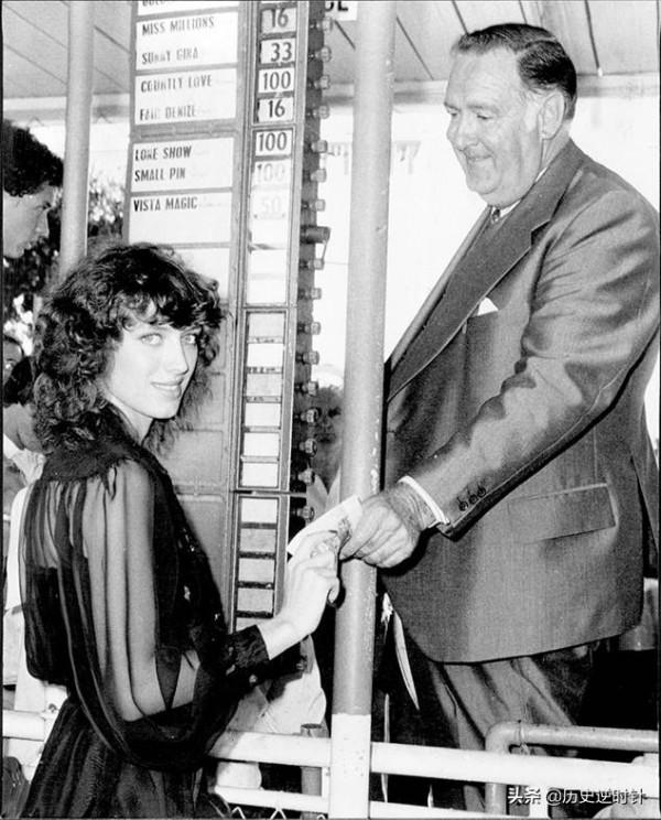 遊輪女服務員跳海游到悉尼,澳大利亞居心不良,力捧叛逃者當明星 遊輪女服務員跳海游到悉尼,澳大利亞居心不良,力捧叛逃者當明星