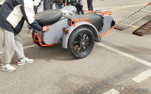 國產首款ADV風格邊三輪 銀鋼500大排量侉子首次亮相 國產首款ADV風格邊三輪 銀鋼500大排量侉子首次亮相