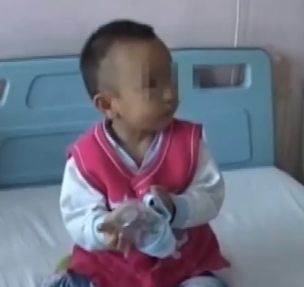 真實故事：陝西1歲幼童患怪病，身體長出鐵釘，醫生查明真相
