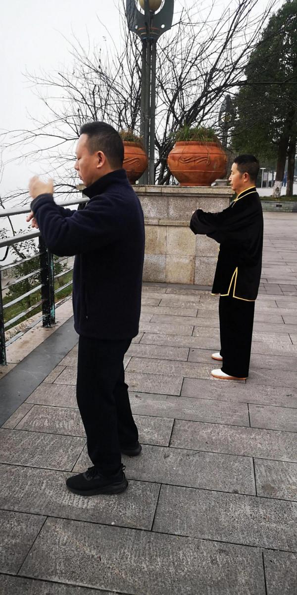 站樁、打太極拳怎樣做到虛領頂勁和氣沉丹田